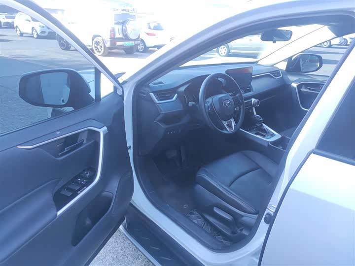 Toyota RAV4 2024 2024款 2.0L CVT两驱都市版