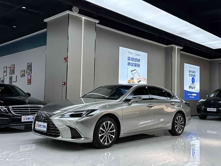 2025 Lexus ES