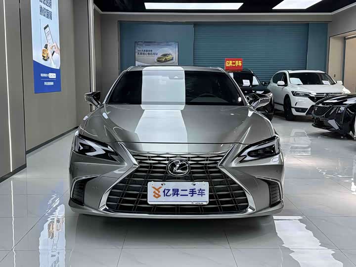 2025 Lexus ES