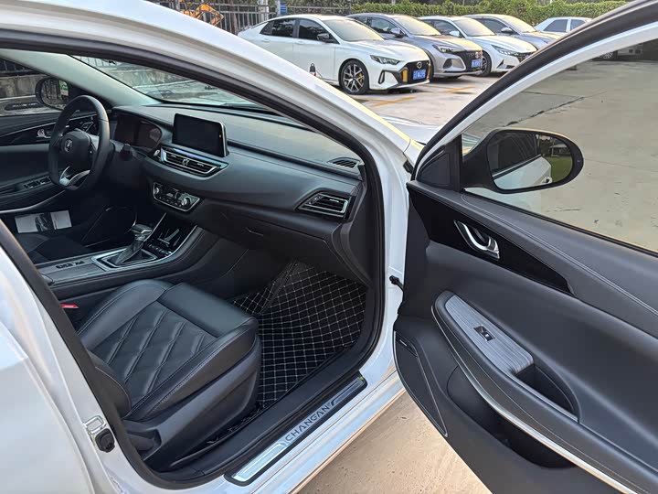 Changan Raeton CC 2022 2022款 蓝鲸版 1.5T DCT尊贵型