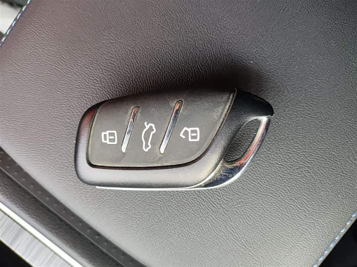 Roewe RX5 2025 2025款 PLUS 330TGI 自动领潮智惠版