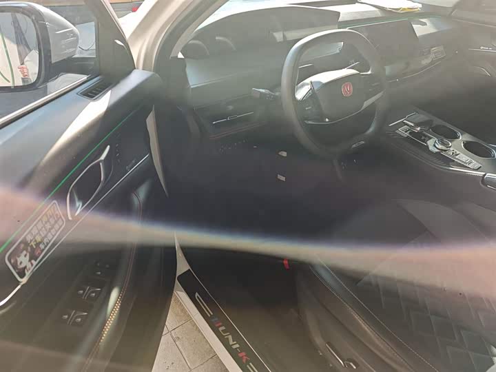 Changan UNI-K Hybrid 2022 2022款 蓝鲸iDD 130km 1.5T 尊贵型