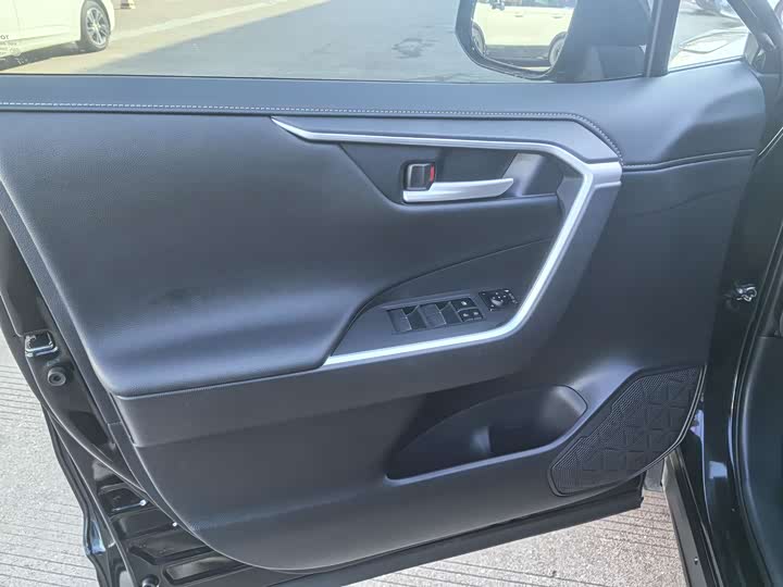 Toyota Wildlander 2024 2024款 2.0L CVT两驱都市版