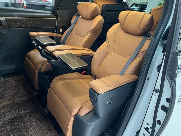 Toyota Vellfire 2024 2024款 皇冠 双擎 2.5L 至尊行政版