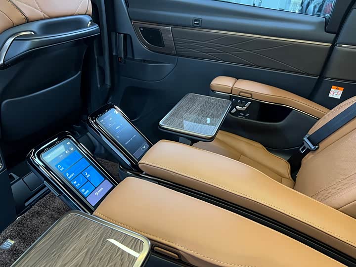 Toyota Vellfire 2024 2024款 皇冠 双擎 2.5L 至尊行政版