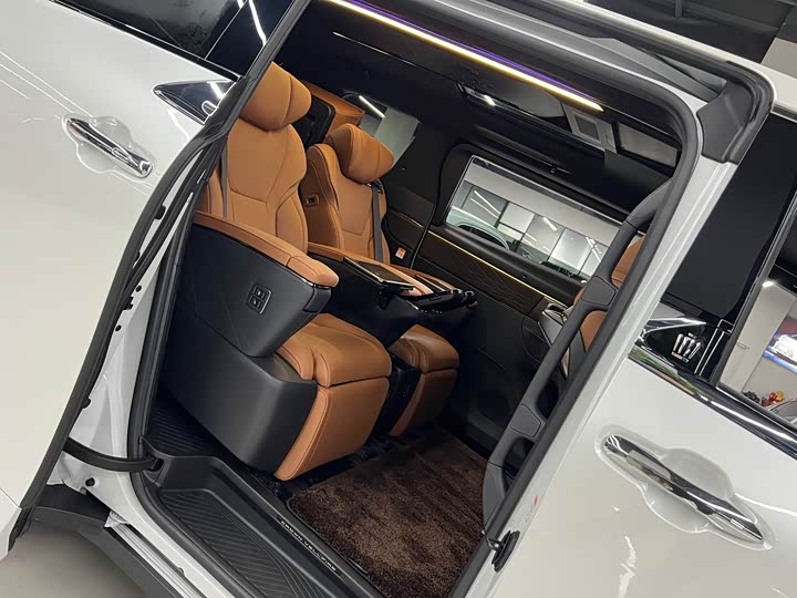 Toyota Vellfire 2024 2024款 皇冠 双擎 2.5L 至尊行政版