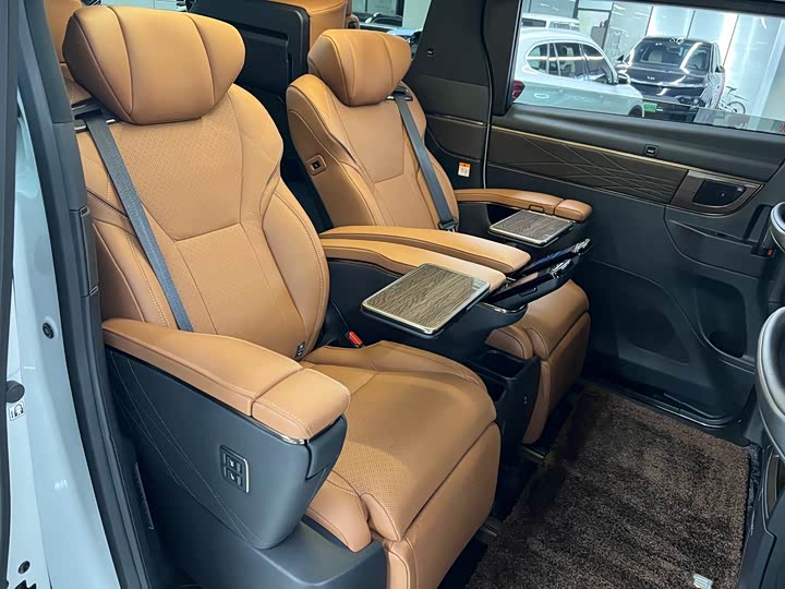 Toyota Vellfire 2024 2024款 皇冠 双擎 2.5L 至尊行政版