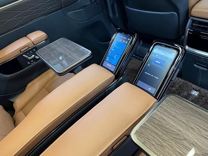 Toyota Vellfire 2024 2024款 皇冠 双擎 2.5L 至尊行政版