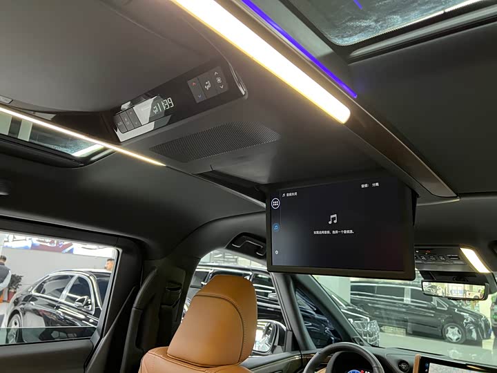 Toyota Vellfire 2024 2024款 皇冠 双擎 2.5L 至尊行政版