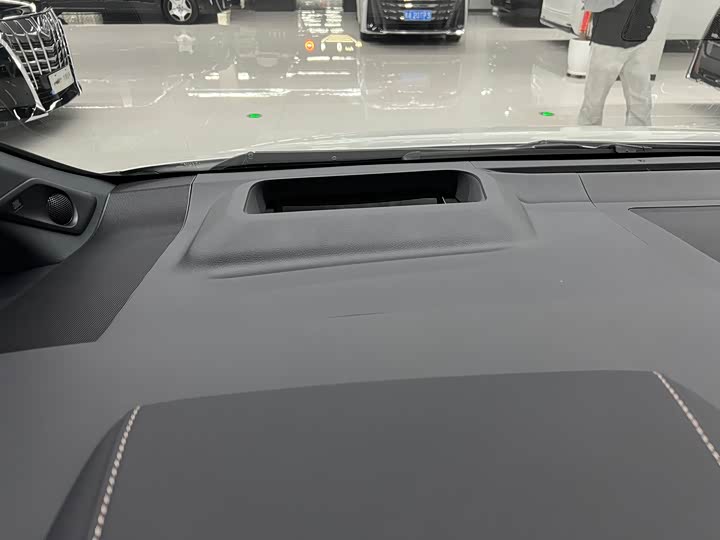 Toyota Vellfire 2024 2024款 皇冠 双擎 2.5L 至尊行政版