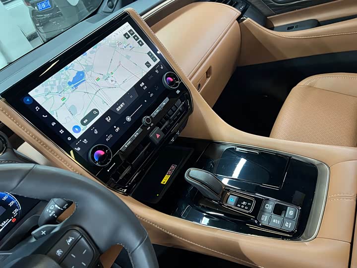 Toyota Vellfire 2024 2024款 皇冠 双擎 2.5L 至尊行政版