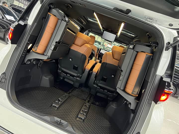 Toyota Vellfire 2024 2024款 皇冠 双擎 2.5L 至尊行政版