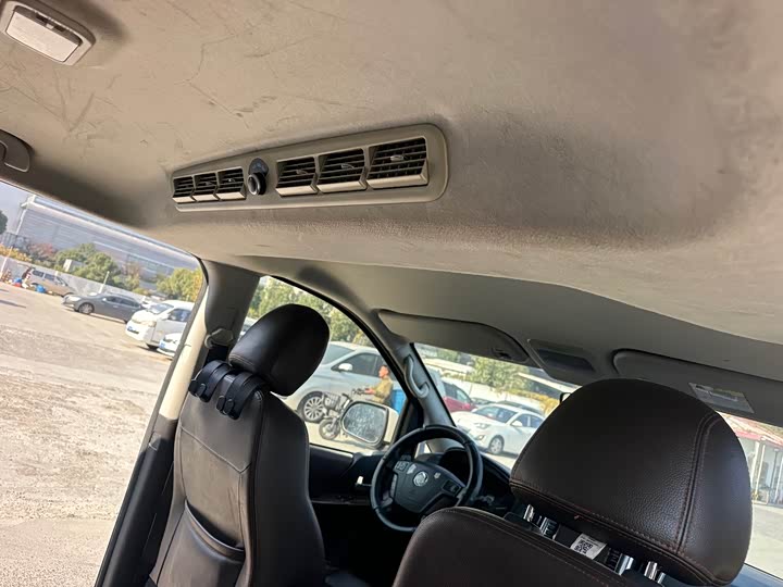 Dongfeng Forthing Lingzhi Plus 2021 2021款 2.0L 手动豪华型 7座