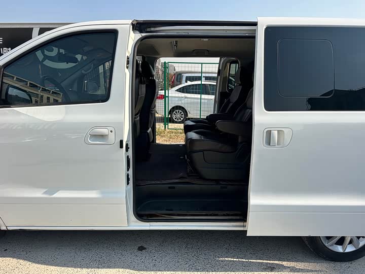 Dongfeng Forthing Lingzhi Plus 2021 2021款 2.0L 手动豪华型 7座