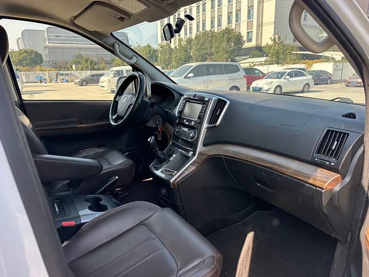 Dongfeng Forthing Lingzhi Plus 2021 2021款 2.0L 手动豪华型 7座