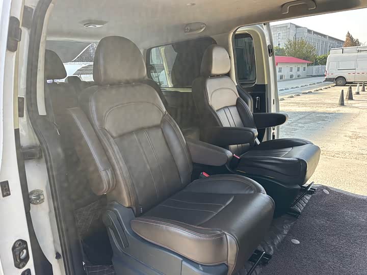 Dongfeng Forthing Lingzhi Plus 2021 2021款 2.0L 手动豪华型 7座