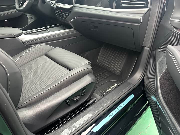 Volkswagen Passat 2025 2025款 Pro 380TSI 龙尊版
