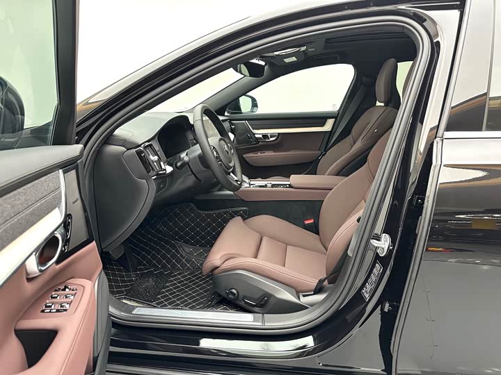 Volvo S90 2026 2026款 B5 智远豪华版