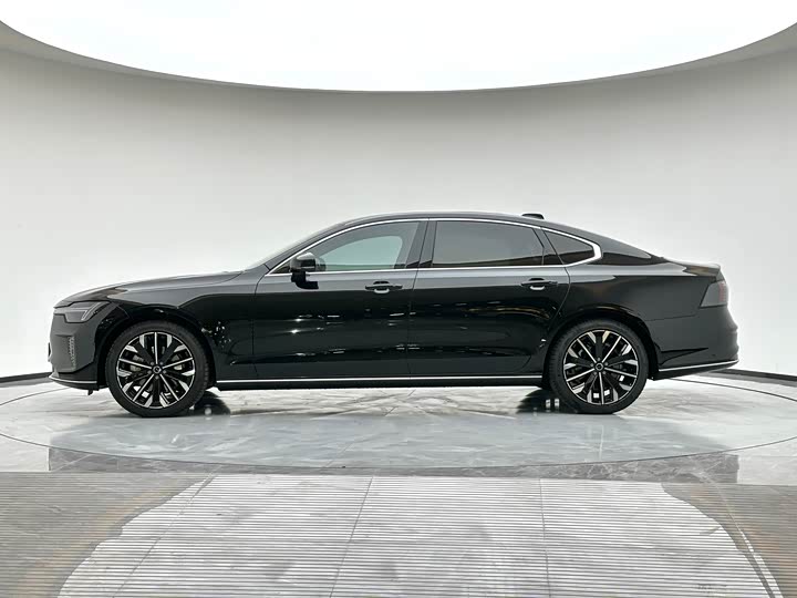 2026 Volvo S90