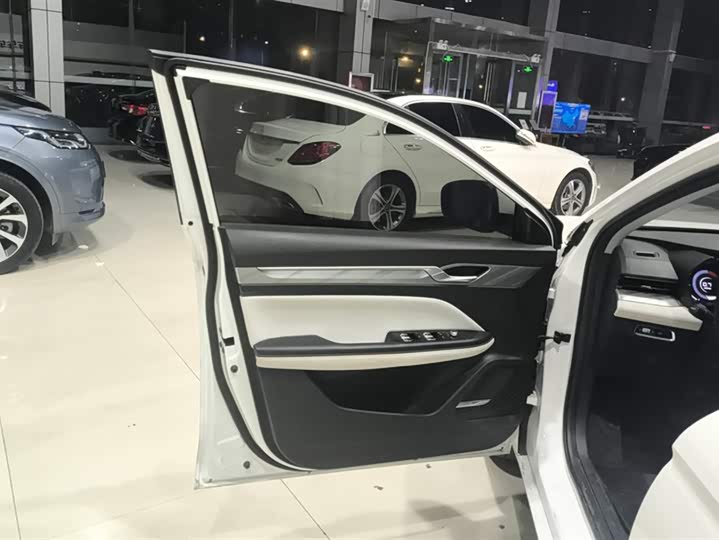 Geely Emgrand L 2022 2022款 1.4T CVT旗舰型