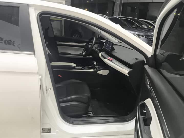 Geely Emgrand L 2022 2022款 1.4T CVT旗舰型