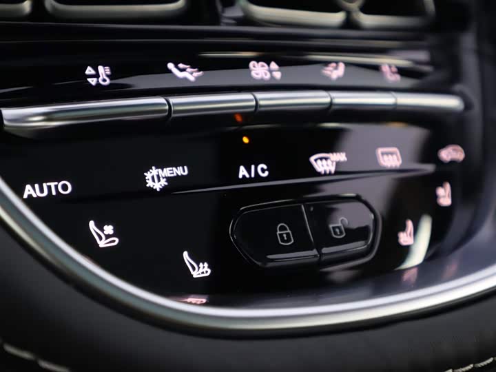 Aston Martin DBX 2023 2023款 3.0T STRAIGHT-SIX