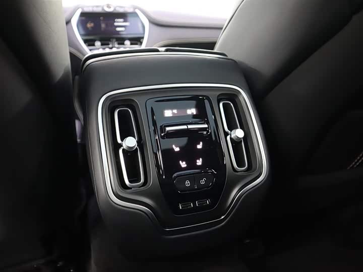 Aston Martin DBX 2023 2023款 3.0T STRAIGHT-SIX