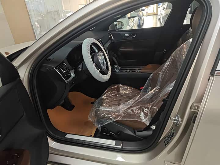 Volvo S60 2026 2026款 B4 智逸豪华版