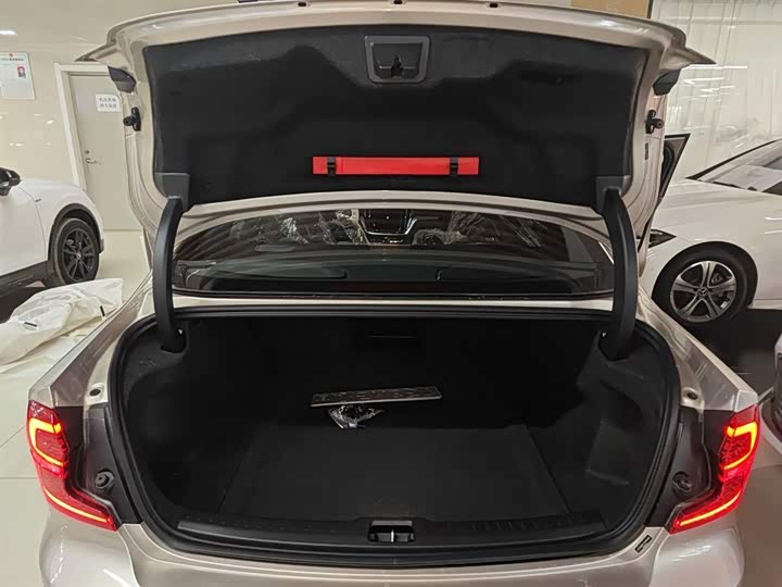 Volvo S60 2026 2026款 B4 智逸豪华版