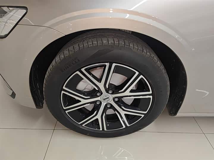 Volvo S60 2026 2026款 B4 智逸豪华版