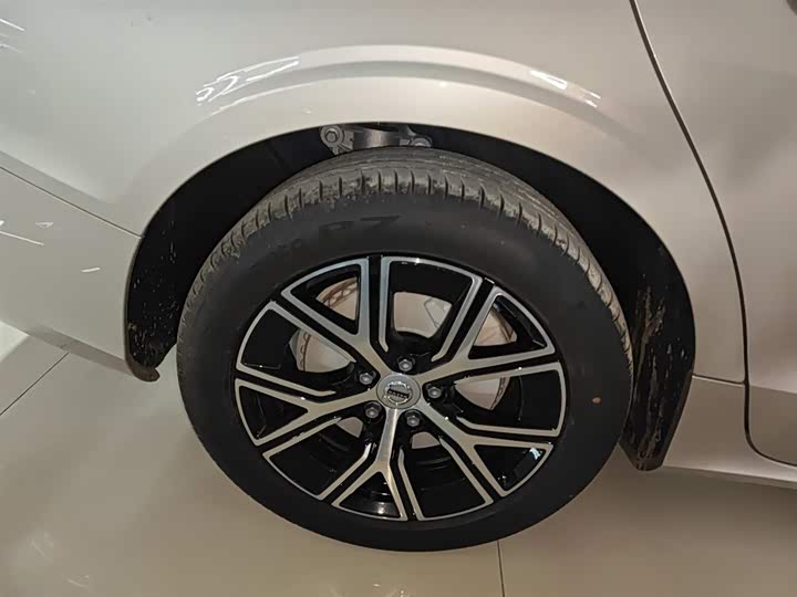 Volvo S60 2026 2026款 B4 智逸豪华版