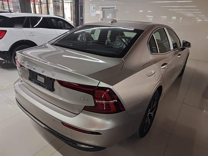 Volvo S60 2026 2026款 B4 智逸豪华版
