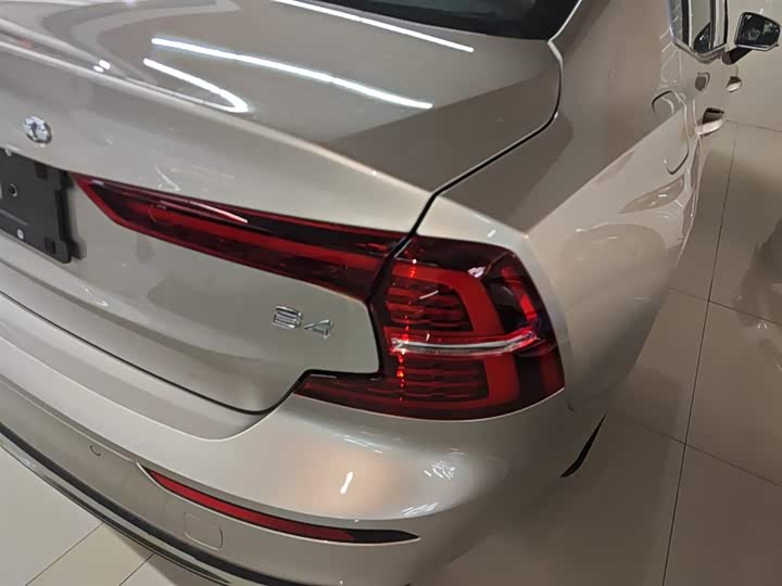 Volvo S60 2026 2026款 B4 智逸豪华版