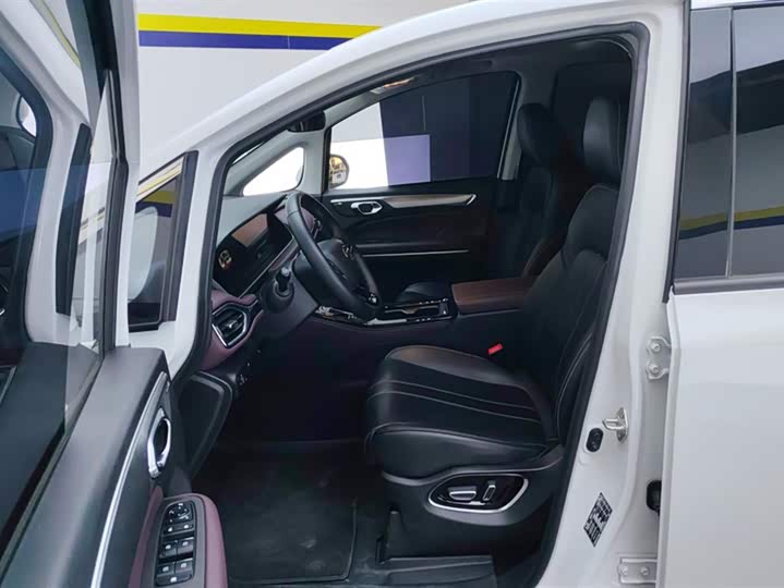 GAC Trumpchi M6 2023 2023款 PRO 270T DCT豪华版