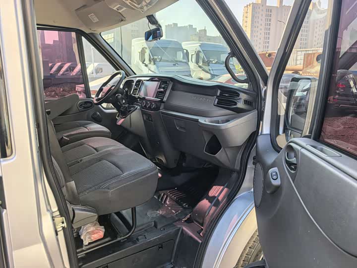 Ford Transit New 2021 2021款 2.2T手动物流车Pro长轴7座中顶国VI