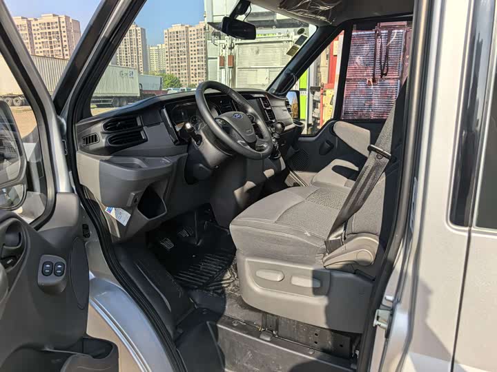 Ford Transit New 2021 2021款 2.2T手动物流车Pro长轴7座中顶国VI