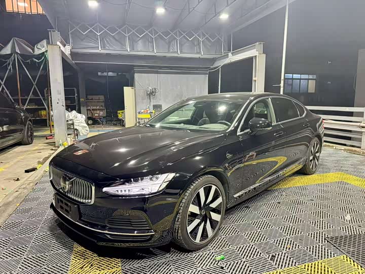 2025 Volvo S90 Hybrid