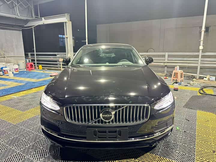 2025 Volvo S90 Hybrid