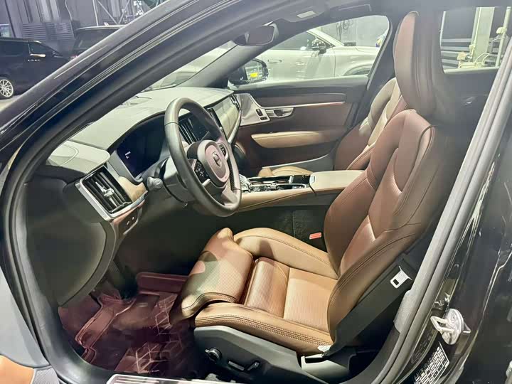 2025 Volvo S90 Hybrid