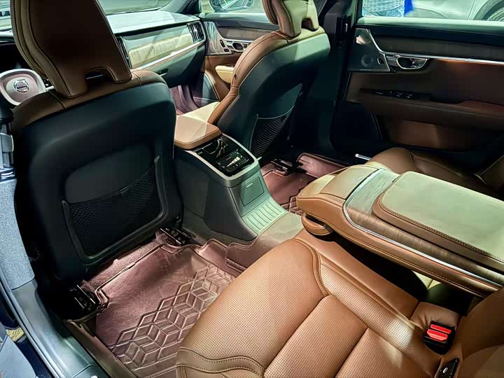 2025 Volvo S90 Hybrid