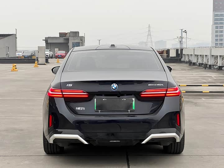 2025 BMW i5