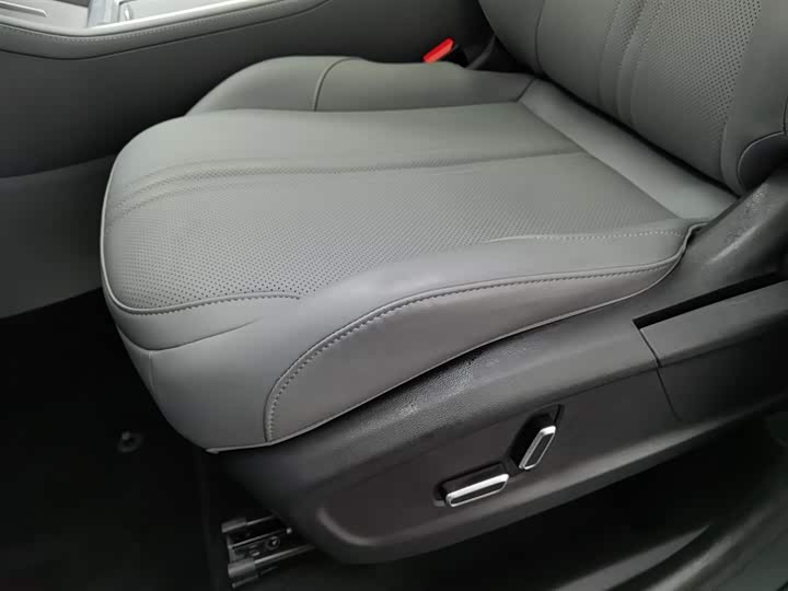 Geely Galaxy L7 2025 2025款 EM-i 115km 远航版