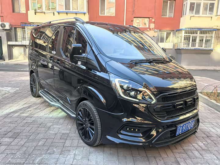 2023 Ford Tourneo