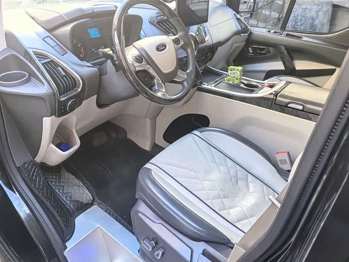 2023 Ford Tourneo