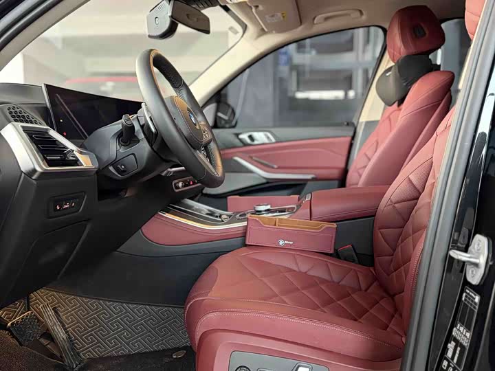 BMW X5 2025 2025款 xDrive 30Li 尊享型M运动曜夜套装