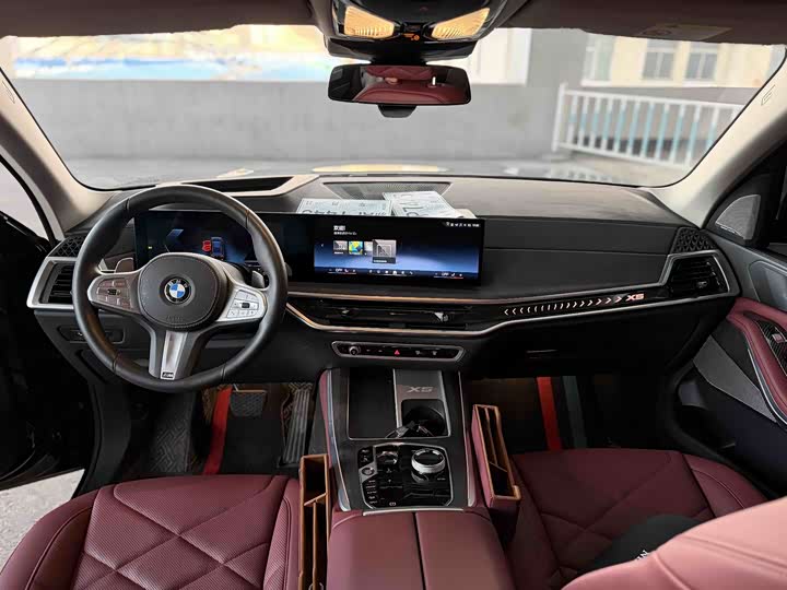 BMW X5 2025 2025款 xDrive 30Li 尊享型M运动曜夜套装