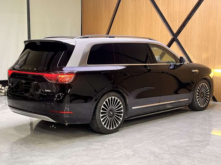 Aito M9 2025 2025款 增程 Ultra版 52kWh 6座版