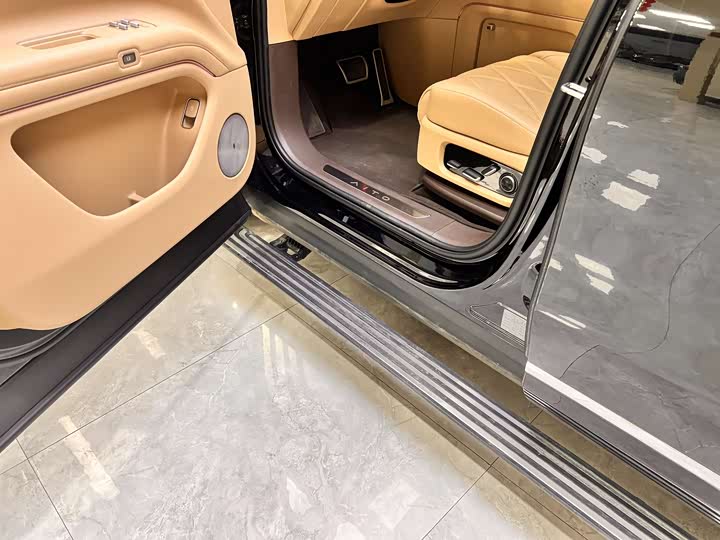 Aito M9 2025 2025款 增程 Ultra版 52kWh 6座版