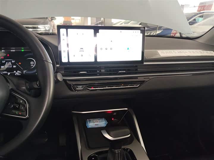 Geely Emgrand 2025 2025款 第4代 1.5L CVT尊贵型