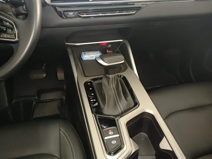 Geely Emgrand 2025 2025款 第4代 1.5L CVT尊贵型